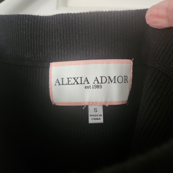 Slender black stretch skirt with gold buttons. Size small. NWOT - Picture 4 of 5